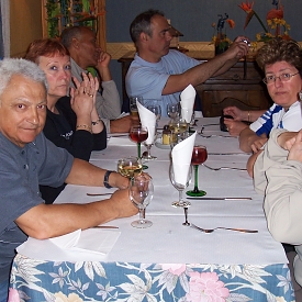 100_5719-Puis-lautre-tablee